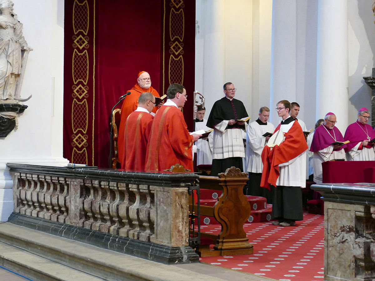 Abschlussvesper der Bischofskonferenz mit Austeilung des Bonifatiussegens (Foto: Karl-Franz Thiede)